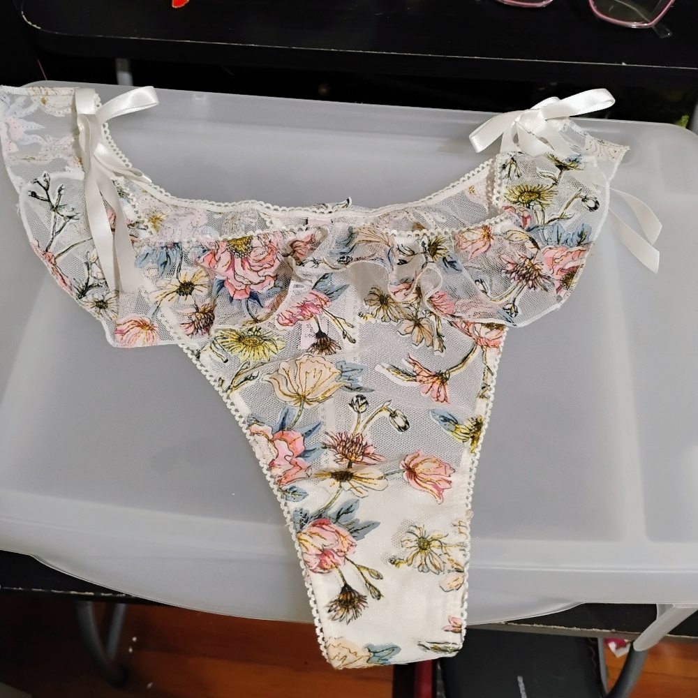 Victoria Secret Dream Angels Collection, XL, Floral Lace Thong